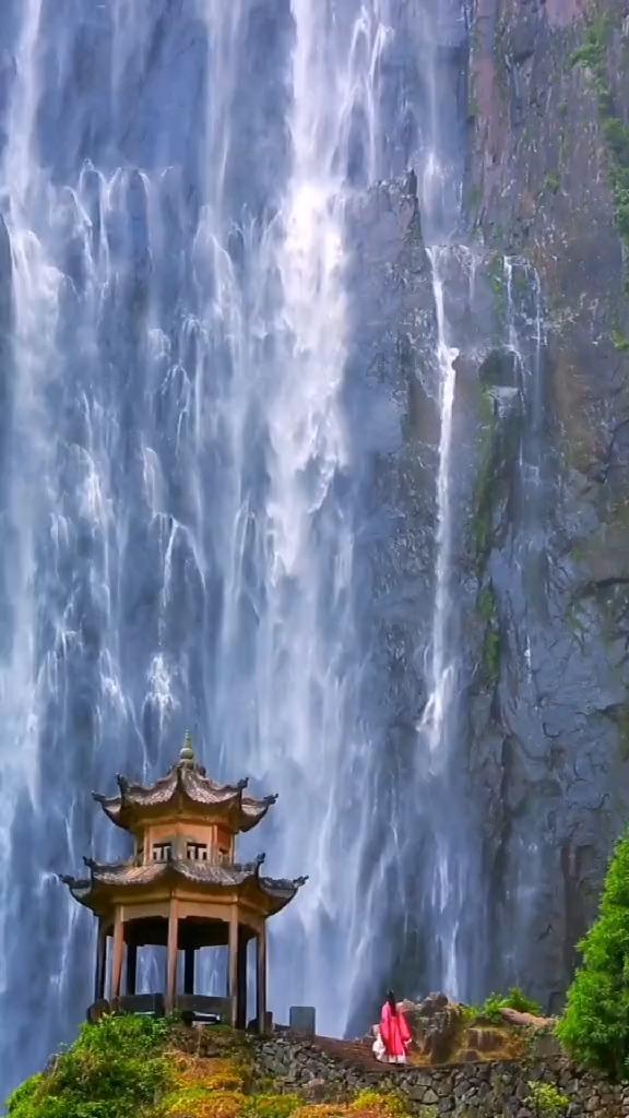 黄磊三胎儿子罕露正脸，孙莉晒儿女日常秀幸福，弟弟长得像多妹
